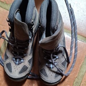 Vasque Women's Gray and Black Footwear..almost New
